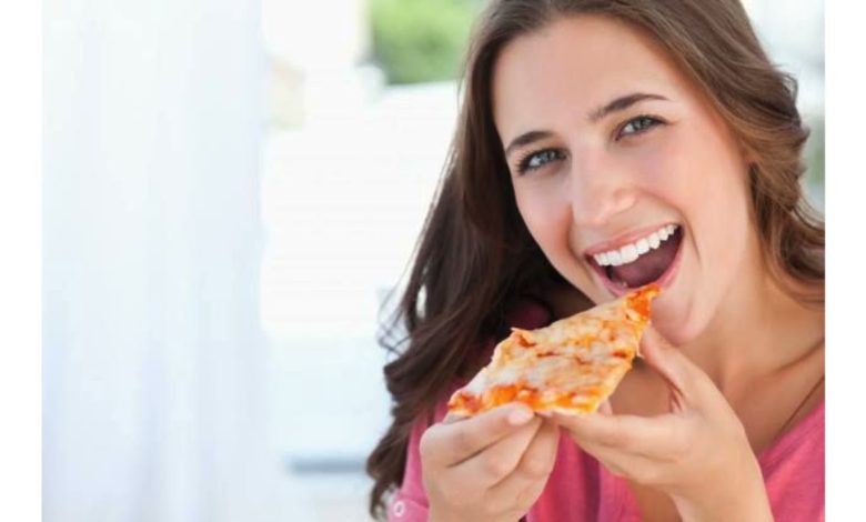 The Causes Why Eating Pizza Makes You Feel Happy